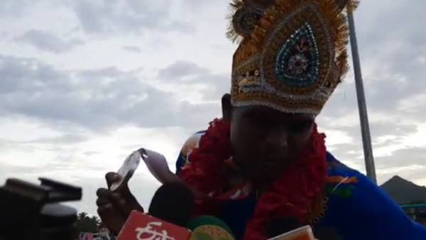  உற்சாக வரவேற்பு 