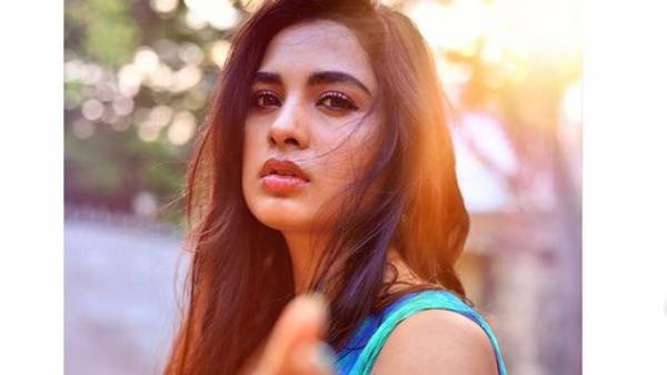 உருகும் ஸ்ருஷ்டி