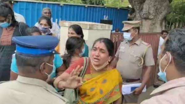  முட்டி போட்டு போராட்டம் 