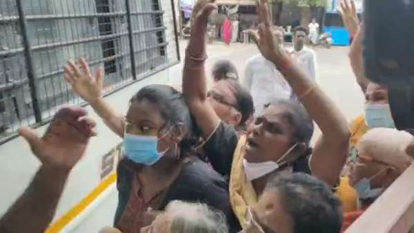 முழங்காலிட்டு போராட்டம் 