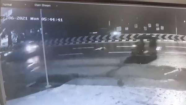 விழுந்து கிடந்த இடம் 