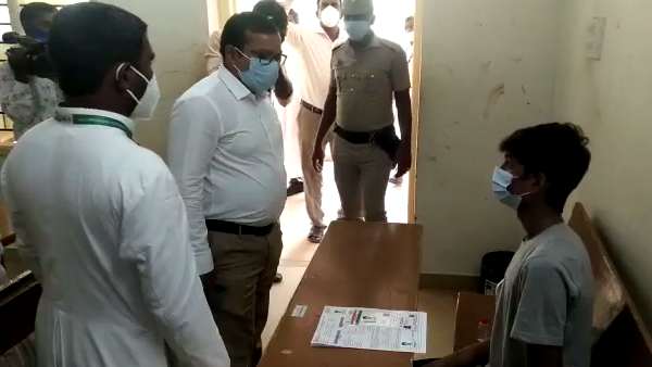 காரில் அழைத்து சென்ற ஆட்சியர் 