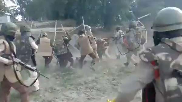 போலீசார் தாக்குதல் 