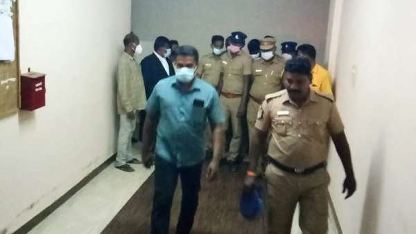  விஐபி மகனுடன் வாக்குவாதம் 