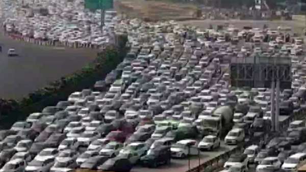 நிரம்பிய கார்கள் 