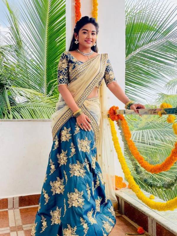 ஸ்டைலிஷ் அழகி ஸ்டைலிஷ் அழகி