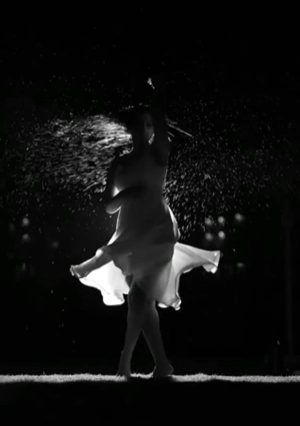 கண்ணாடிக்கும் காதல் வந்திரப் போகுது கண்ணாடிக்கும் காதல் வந்திரப் போகுது