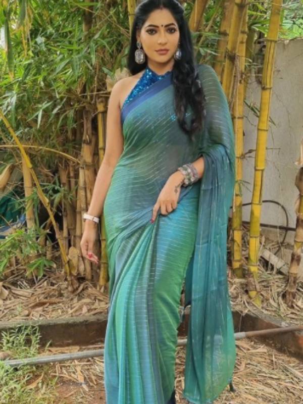 கிளாமர் கொஞ்சம் தூக்கல் தான்