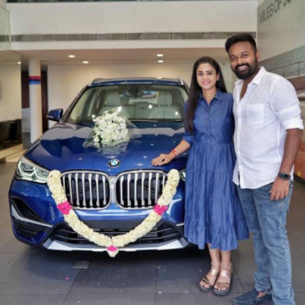 கணவர் மீது குறையாத காதல்