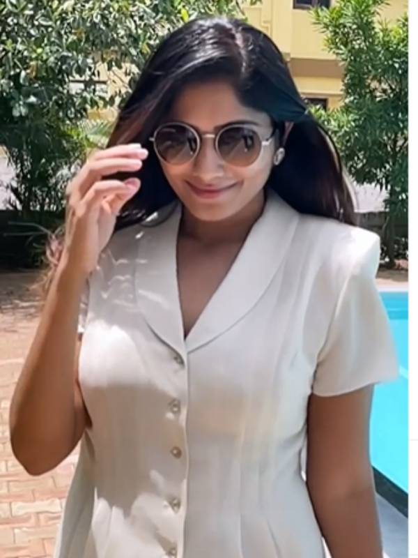 கண்ணாடி மறைக்குது