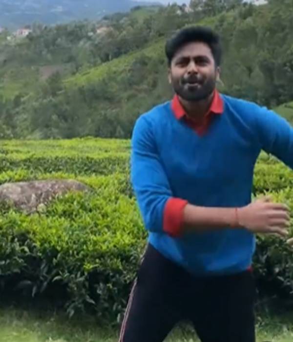 சமூக வலைத்தளத்தில் ஆக்டிவ்