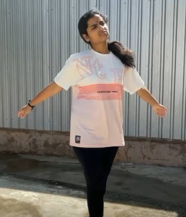 வளர்ந்த குழந்தை சிவாங்கி வளர்ந்த குழந்தை சிவாங்கி