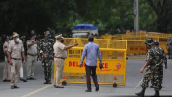 போலீசார் சோதனை