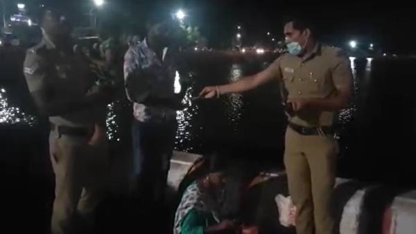 காப்பாற்றியுள்ளனர் 