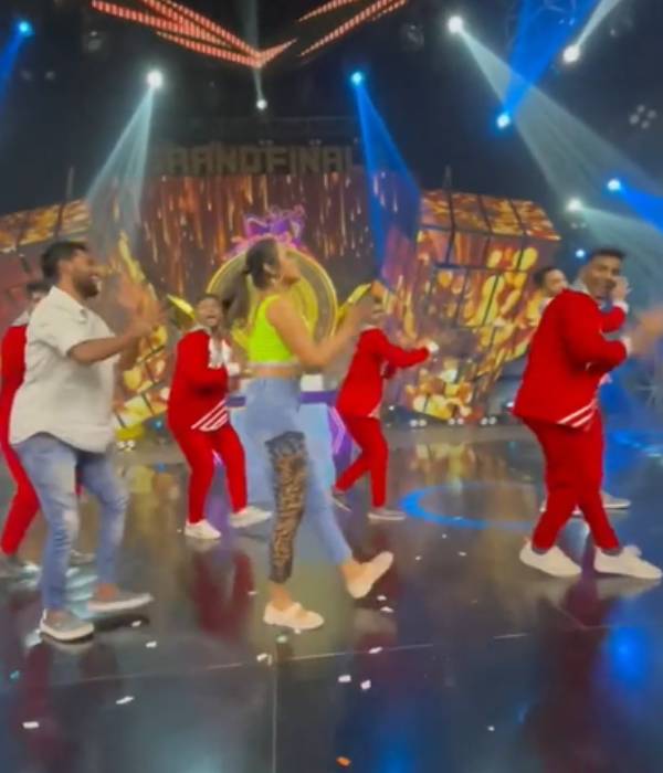 வெற்றிக்கனி அருகில் தான் வெற்றிக்கனி அருகில் தான்