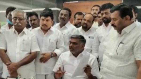 40 ஆண்டுகள் பழமையான கார் 