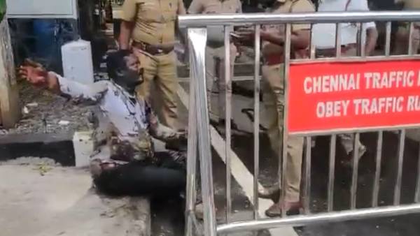 முதல்வர் கிளம்பும் நேரம்