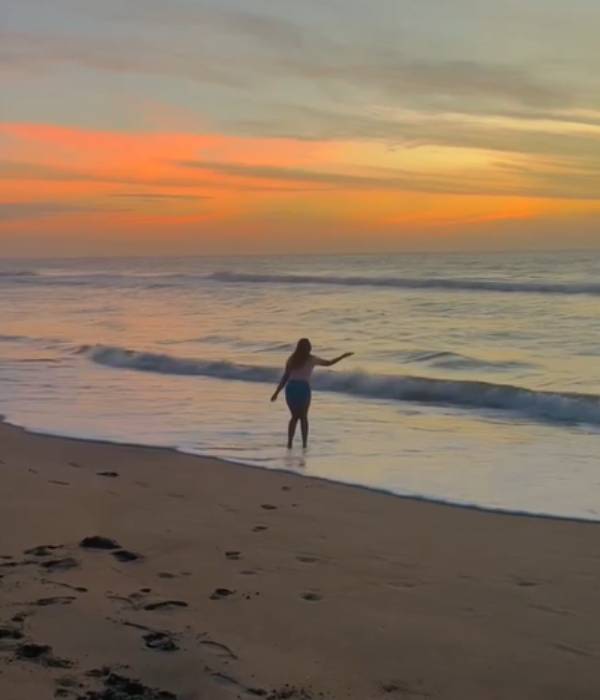 கடல் அலையில் விளையாட்டு