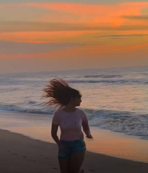 பகல் நிலவில் அறிமுகம்