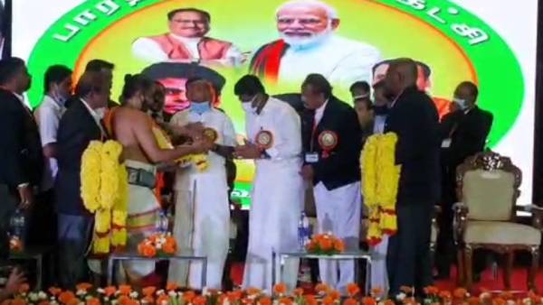 அடை காத்த கோழி அடை காத்த கோழி