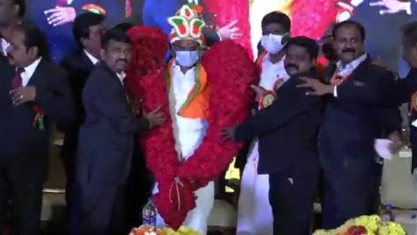 பாஜகவை நோக்கி மக்கள் பாஜகவை நோக்கி மக்கள்