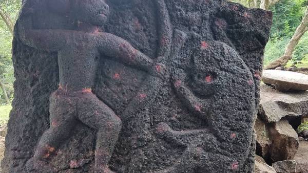 கழுத்தில் அணிகலன் 