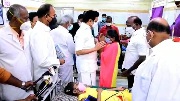 காலில் விழுந்த ராஜநந்தினி 