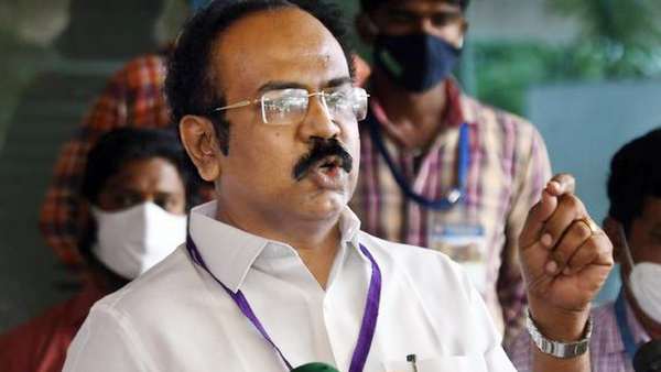  அதிகாரிகள்