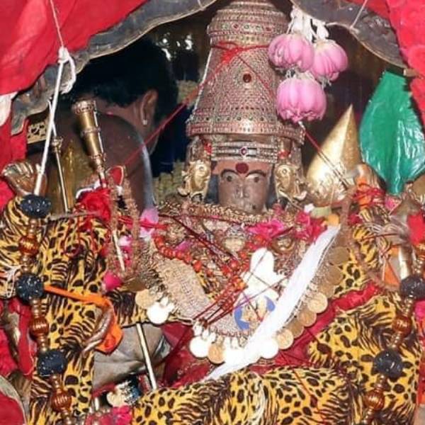 மும்மூர்த்திகள் தரிசனம் 