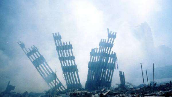  தரைமட்டமான இரட்டை கோபுரம்