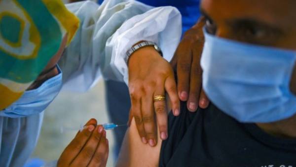 கொரோனா வேக்சின்