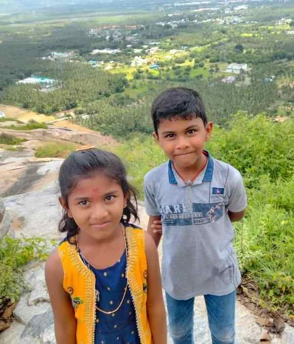 Children die in accident ...Couple decides to die..husband who saved his wife at the last moment