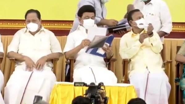  விருதுகள் வழங்கி கவுரவிப்பு 