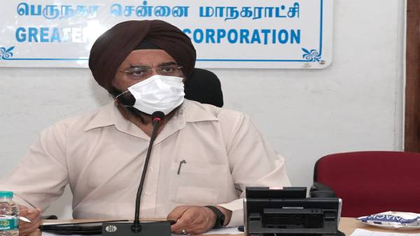 உடைந்த குடங்கள் உடைந்த குடங்கள்