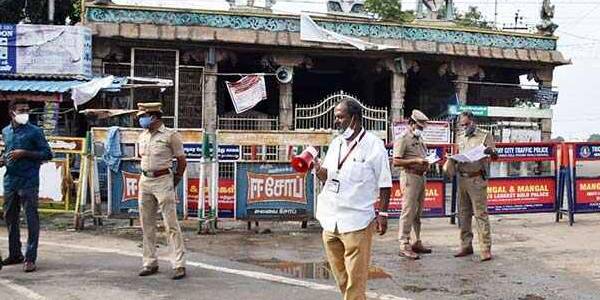 காவிரிக்கரையோரங்களில் தர்ப்பணம் காவிரிக்கரையோரங்களில் தர்ப்பணம்