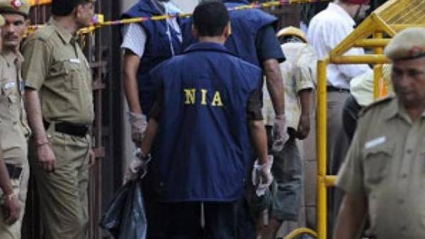 வரிசையாக கைதுகள் 