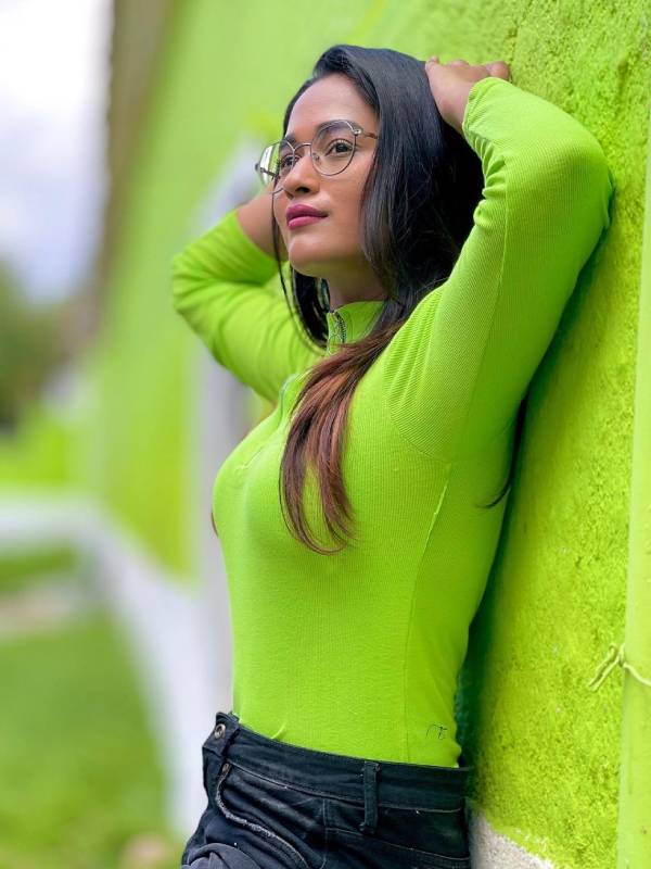 மார்டன் அழகி