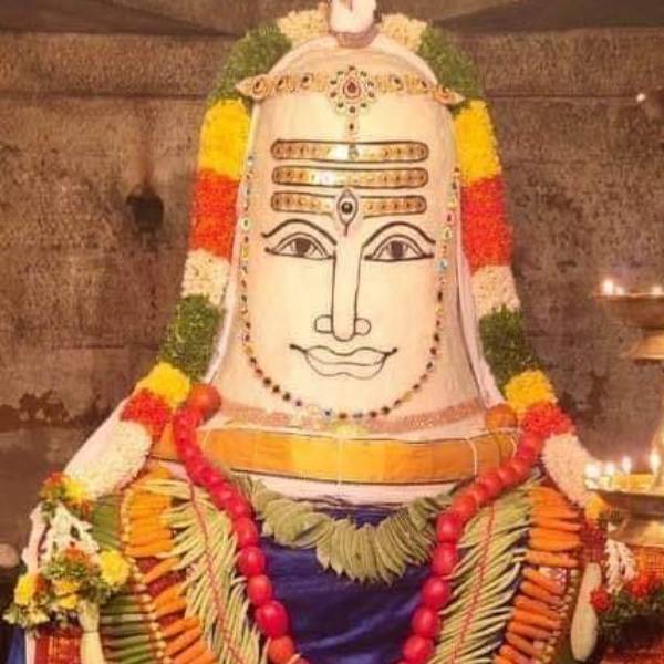 பக்தர்களுக்கு பிரசாதம் பக்தர்களுக்கு பிரசாதம்