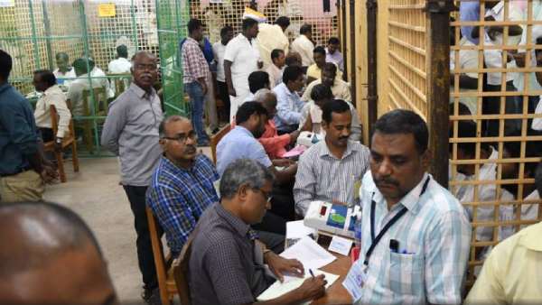 அலுவலர்கள்