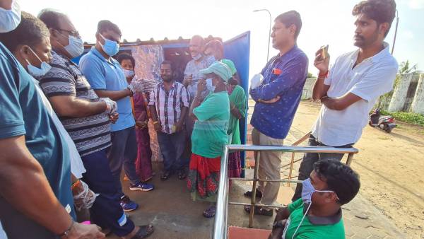 கழிப்பறையைச் சுத்தம் செய்த அண்ணாமலை