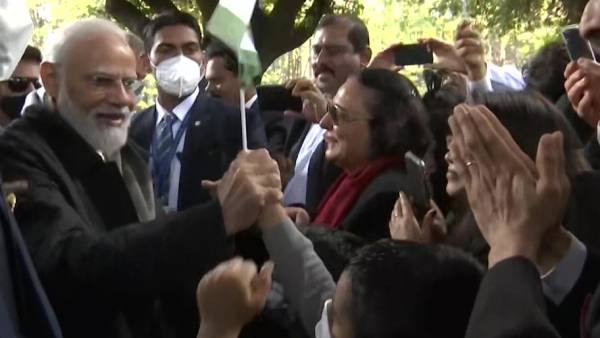 மகாத்மா காந்தி சிலைக்கு மரியாதை 