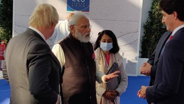 சர்வதேச தலைவர்களுடன்... 