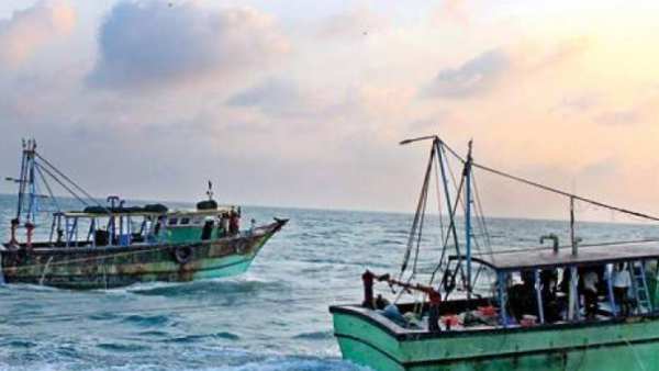 படகுகள் கதி? படகுகள் கதி?