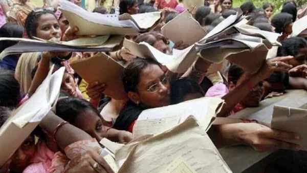 இந்துக்கள் மட்டும் 