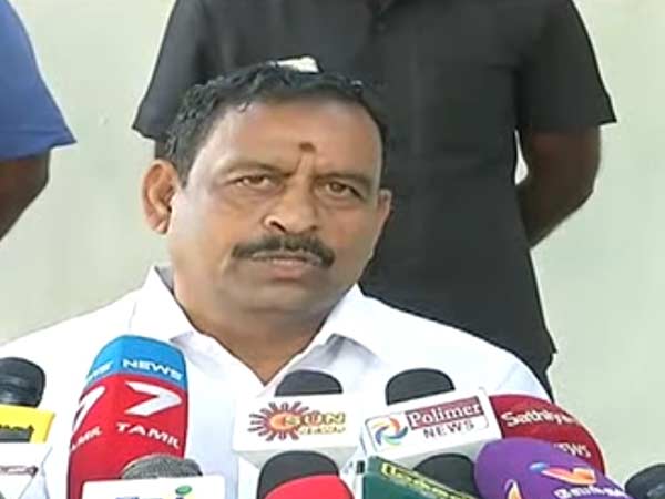 முன்னாள் அமைச்சர் 