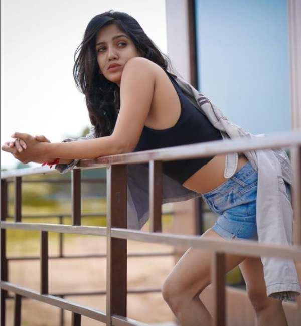 சின்னத்திரை கதாநாயகி சின்னத்திரை கதாநாயகி