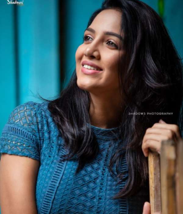 சின்னத்திரை கதாநாயகி சின்னத்திரை கதாநாயகி