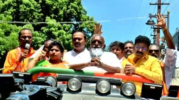 சனி பிடித்திருக்கிறது 