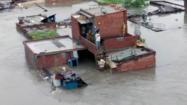 பருவமழை தொடர்கிறது 