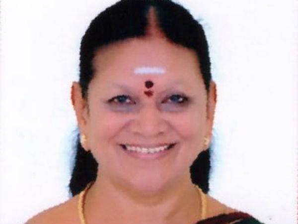 சரோஜாவிடம் பணம் 